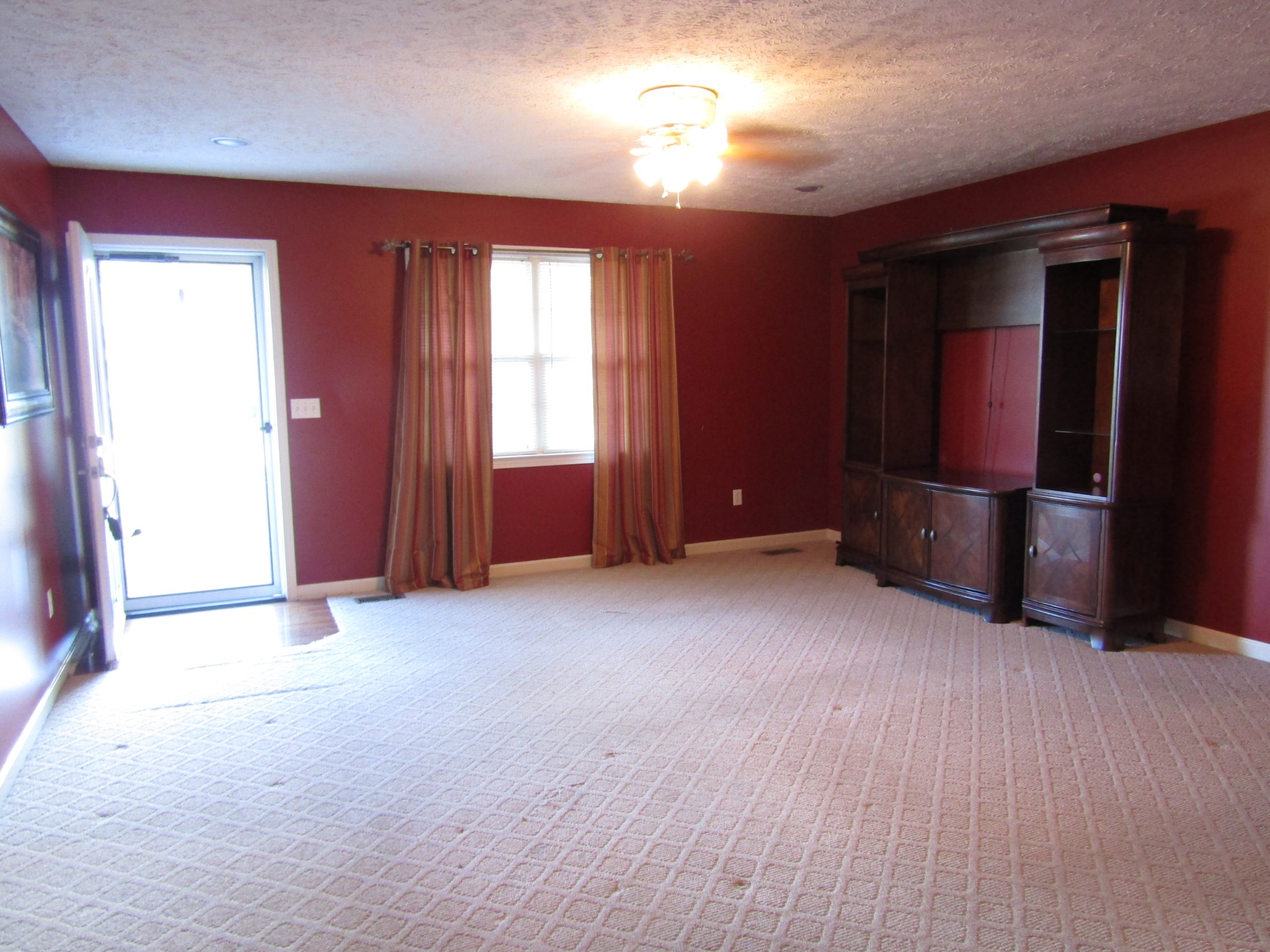 371 Hillcrest Rd