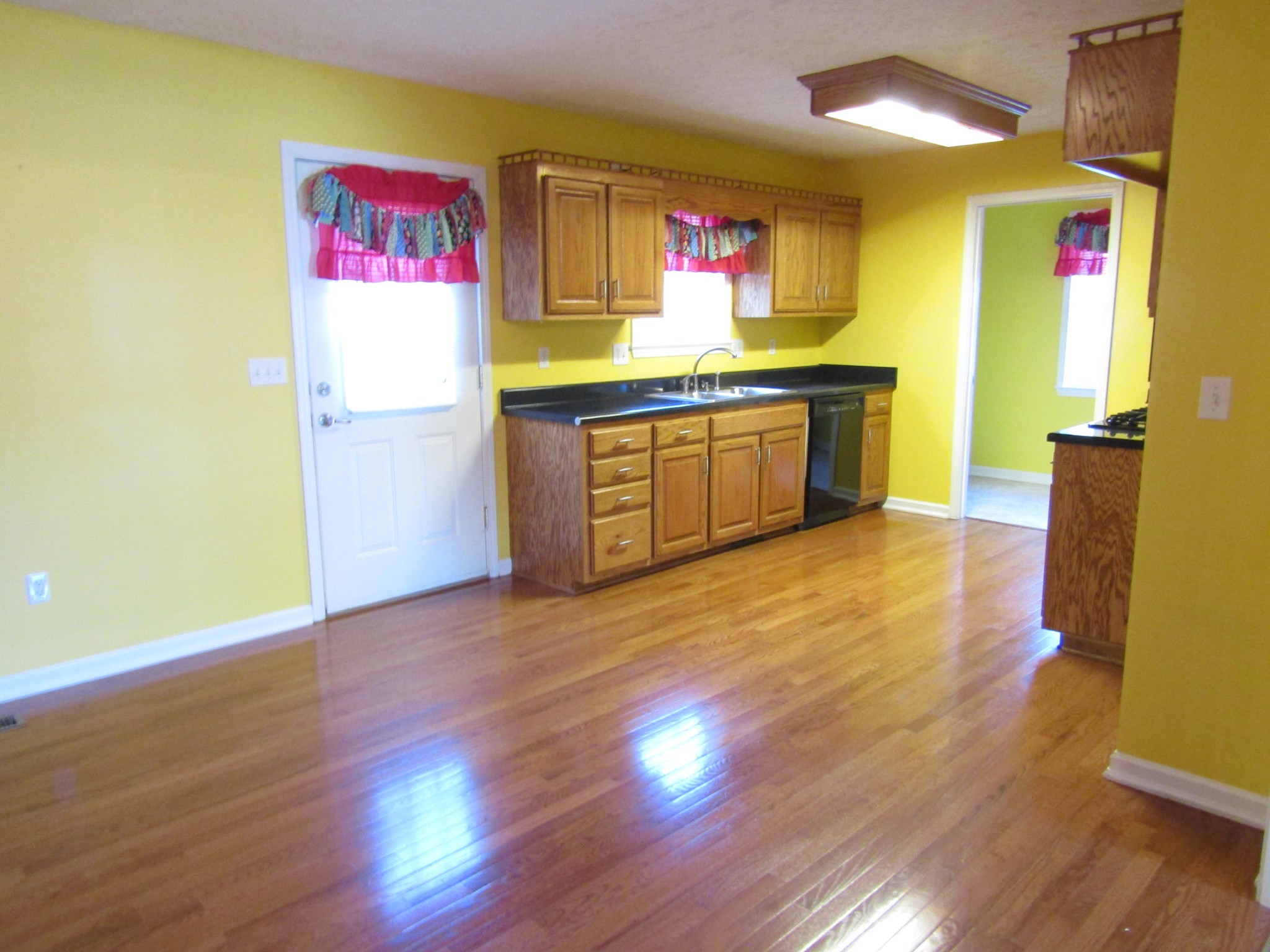371 Hillcrest Rd
