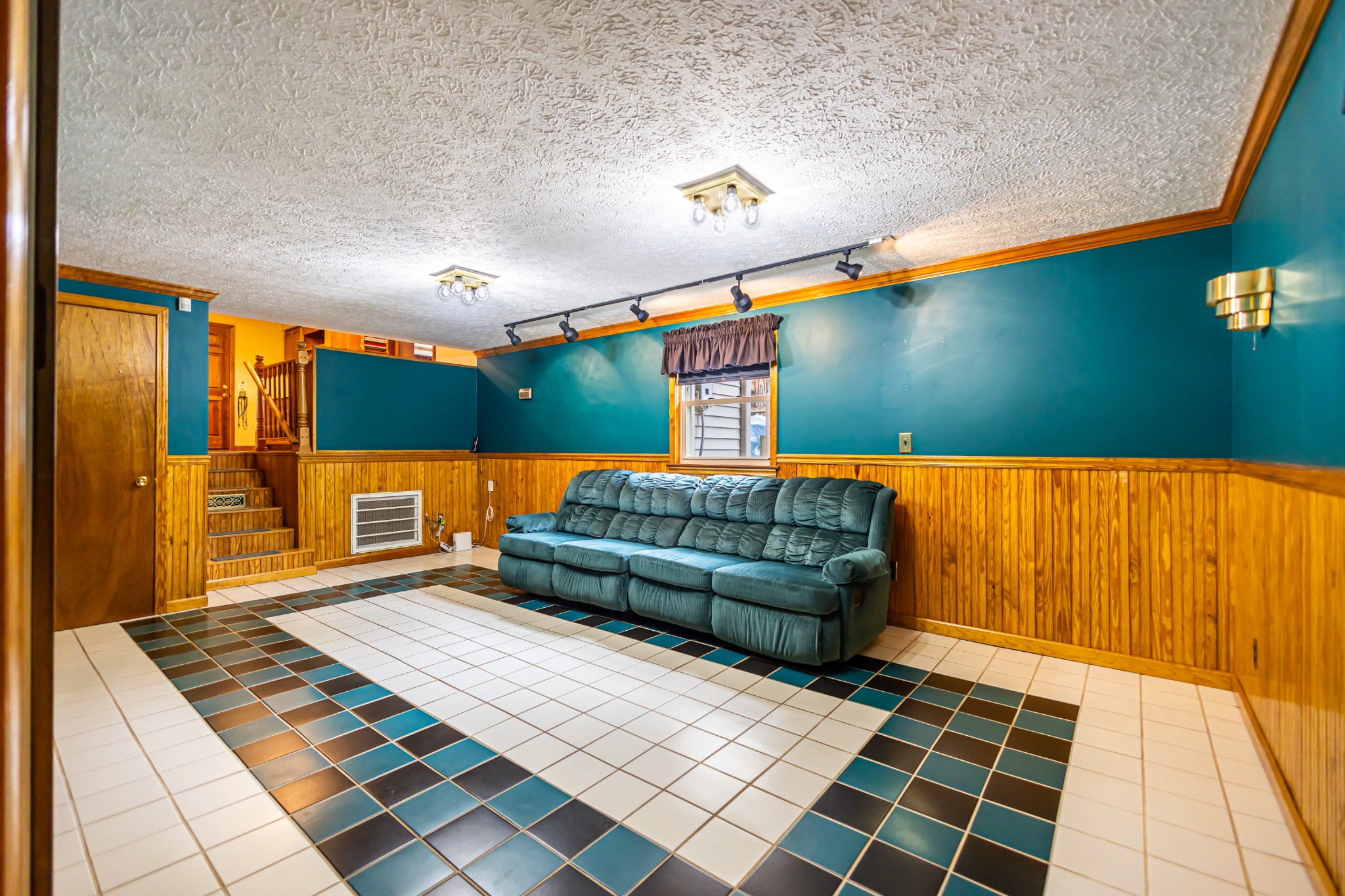 2716 Barclay Dr