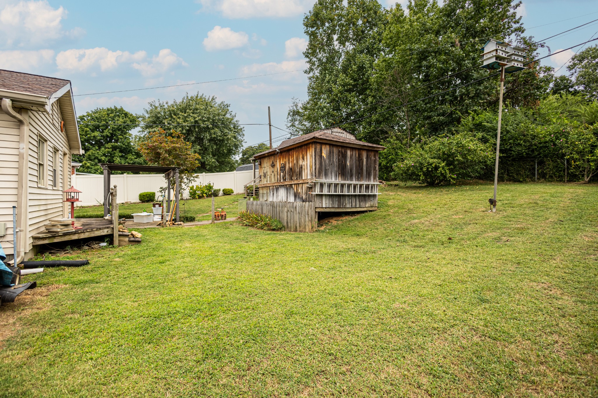 2716 Barclay Dr