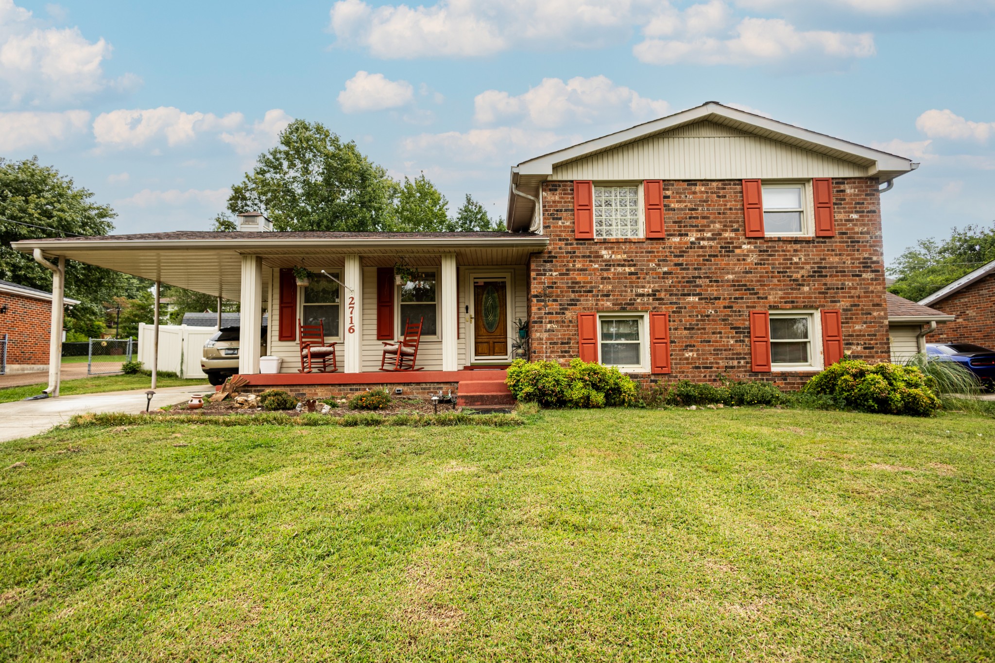 2716 Barclay Dr