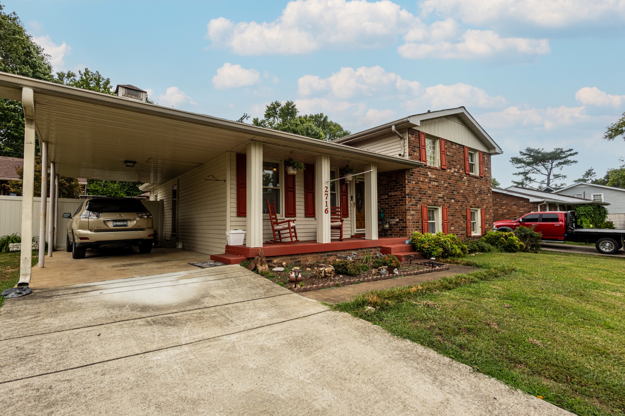 2716 Barclay Dr