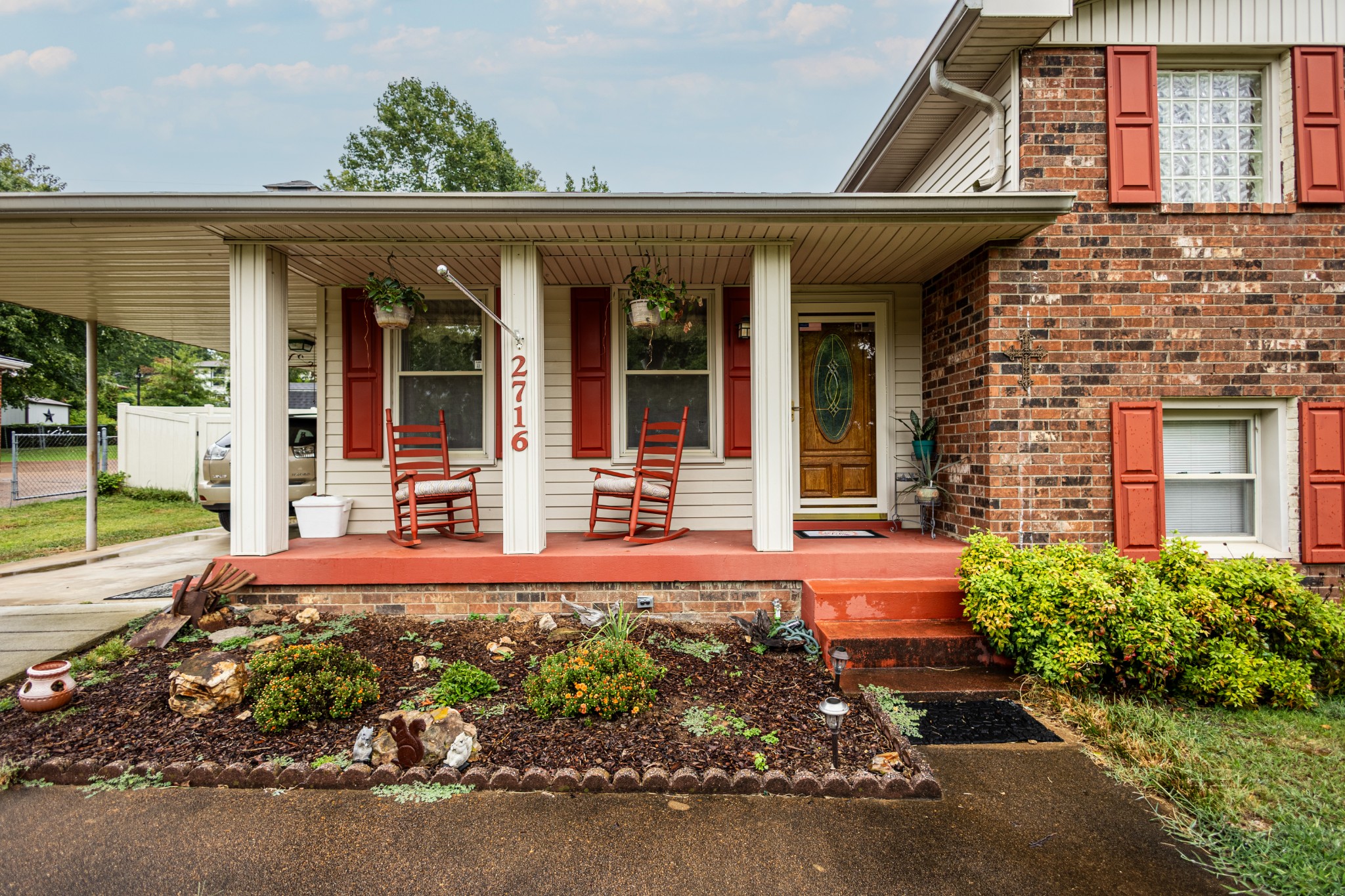 2716 Barclay Dr