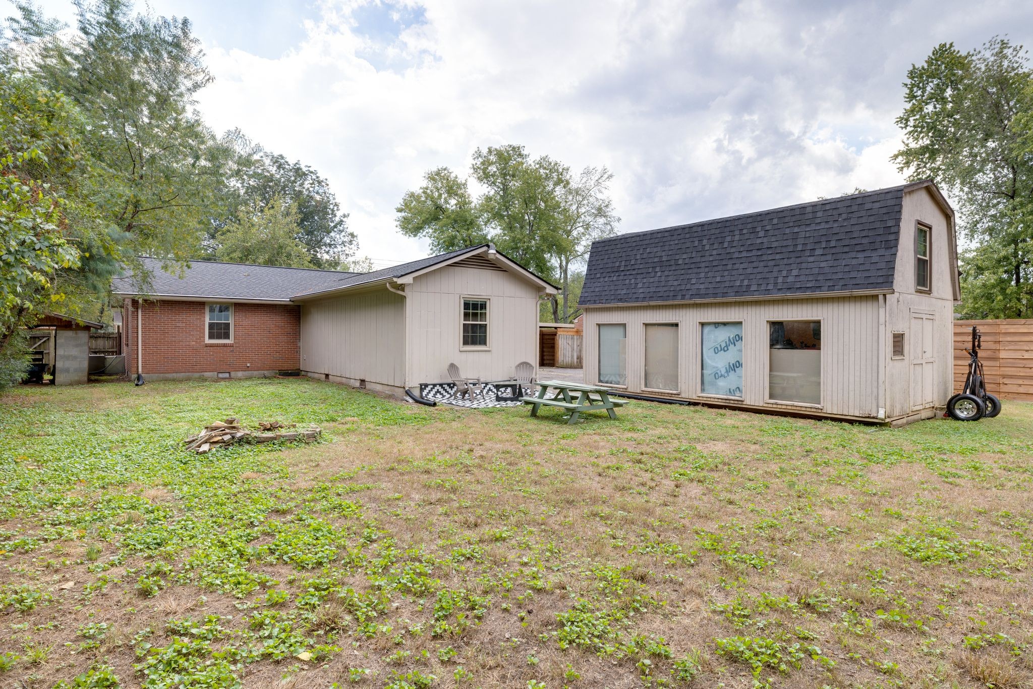 1911 Sherrill Blvd