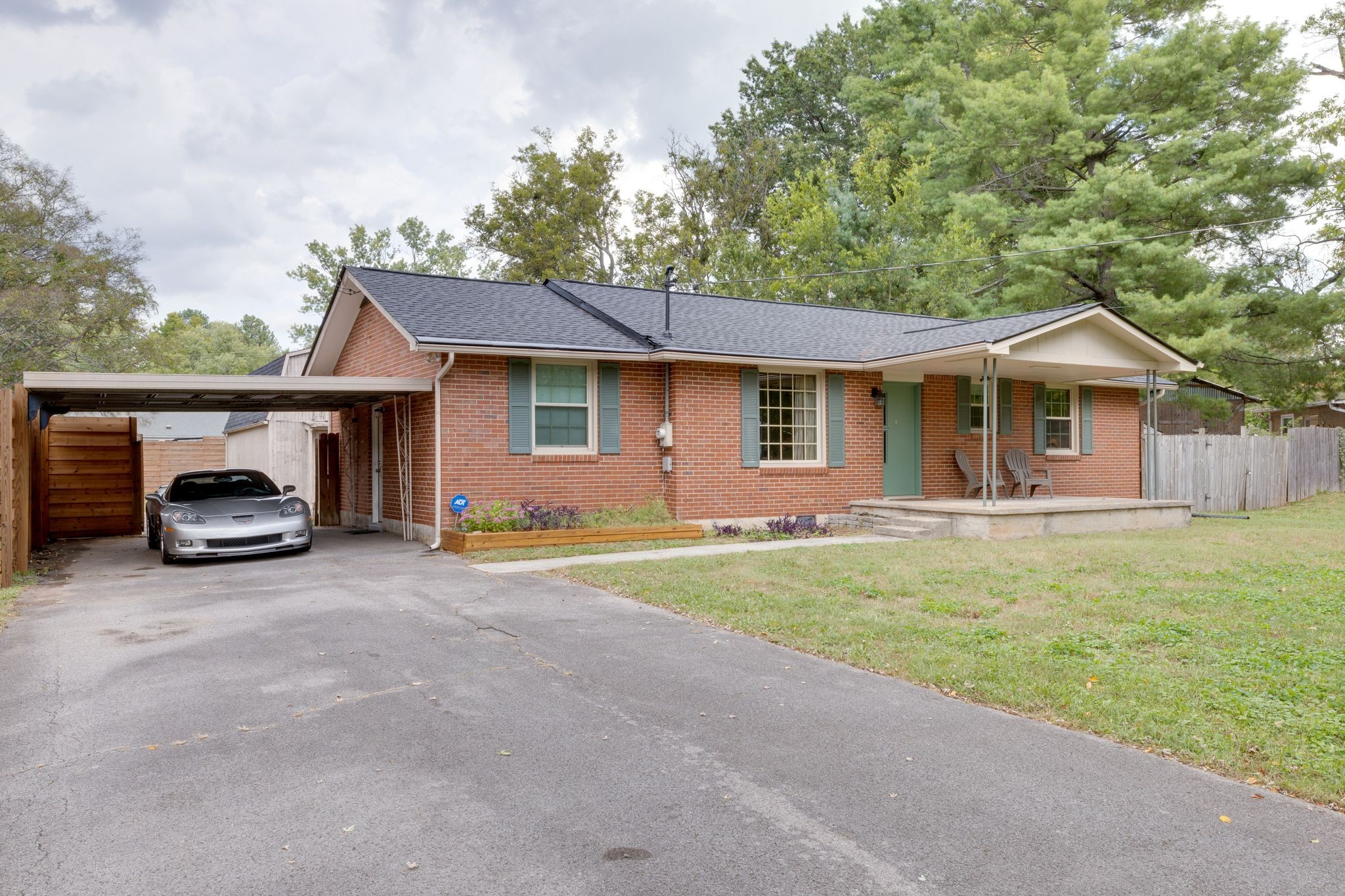 1911 Sherrill Blvd
