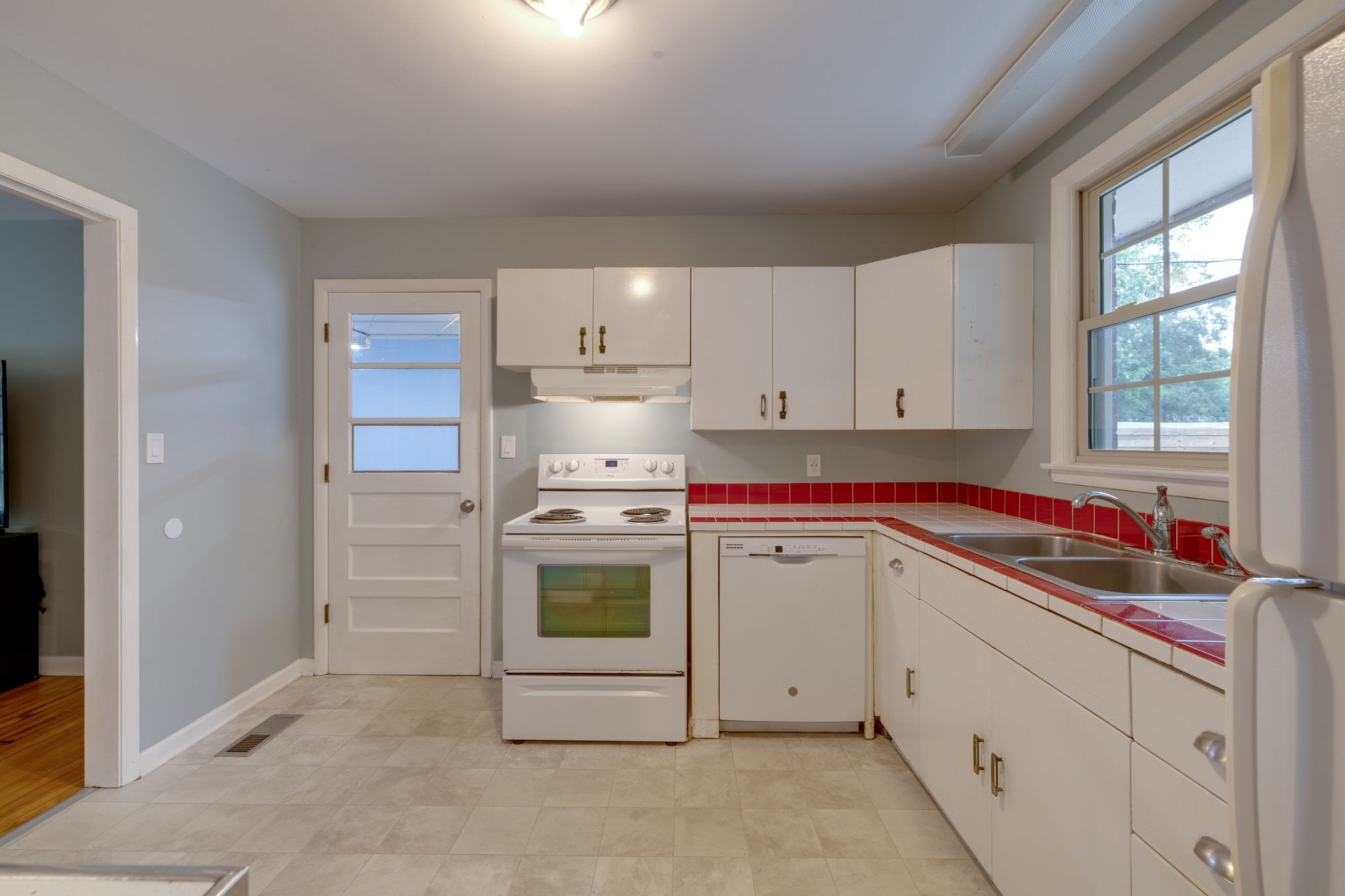 1911 Sherrill Blvd