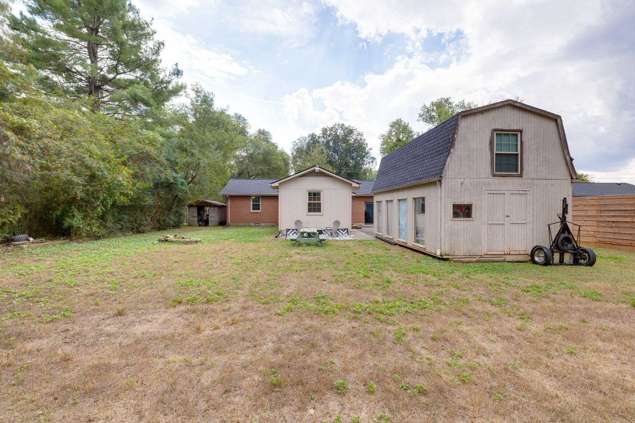 1911 Sherrill Blvd