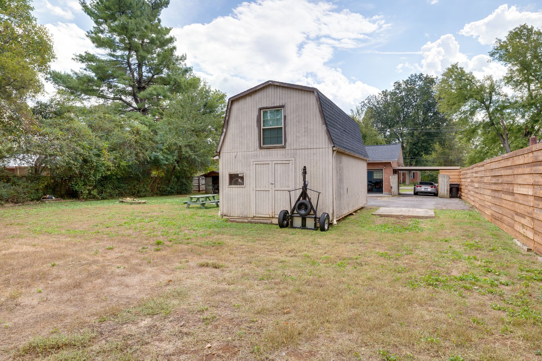 1911 Sherrill Blvd