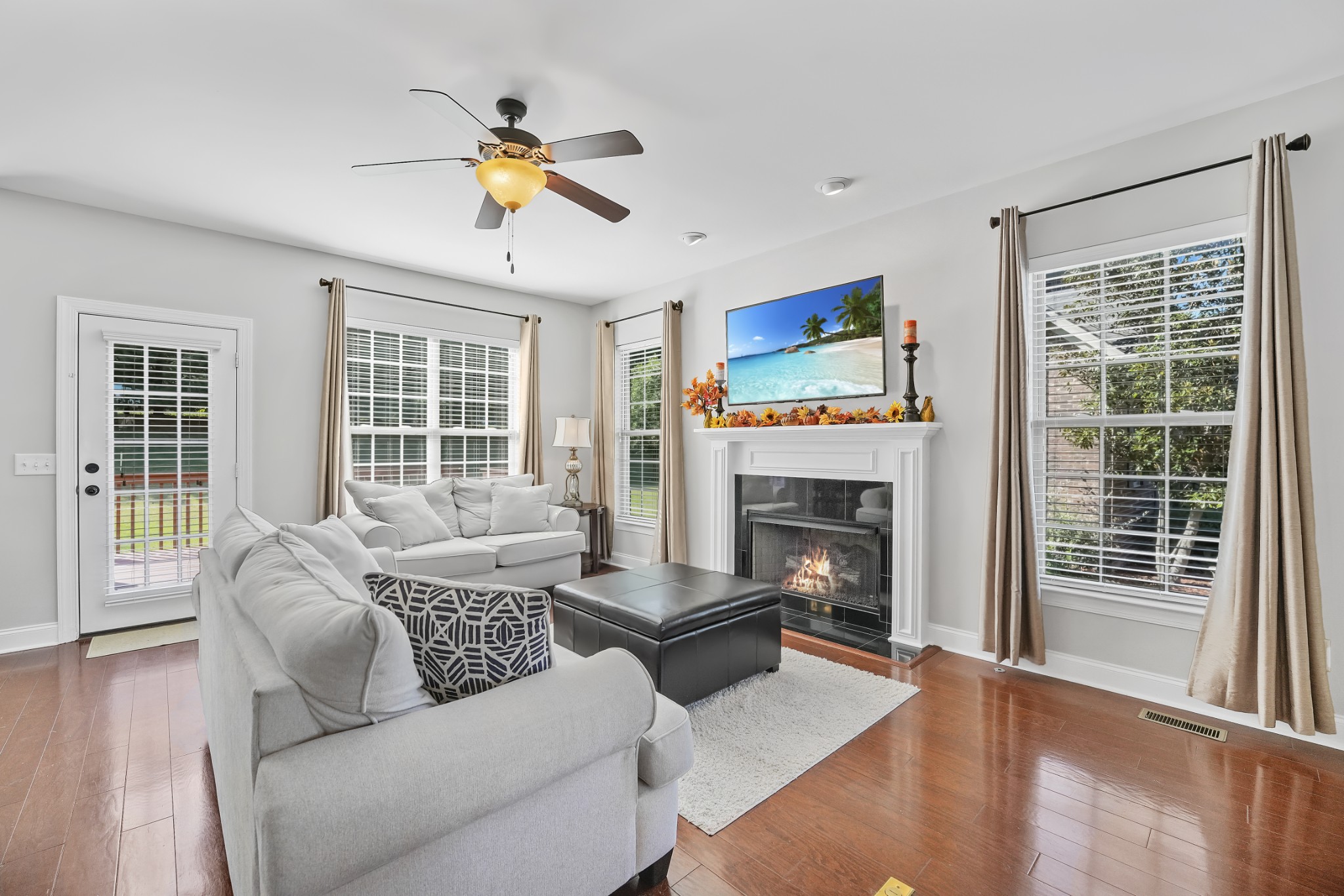 1011 Five Coves Trce