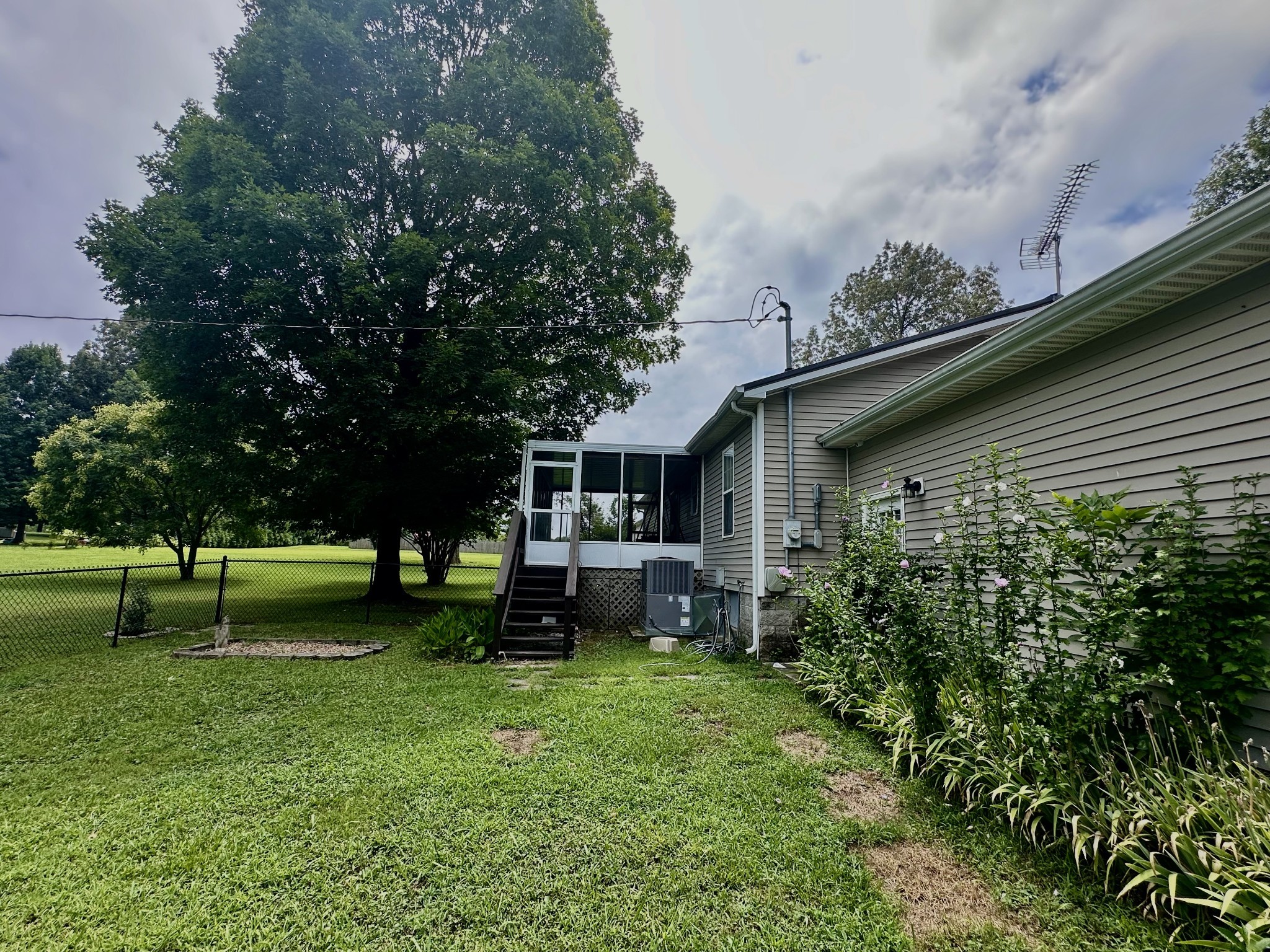 698 Vernon Winton Rd