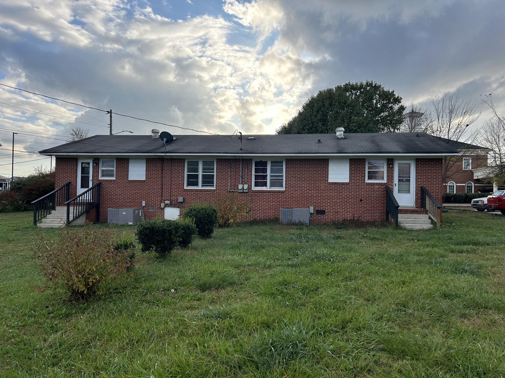 1205 Kefauver St