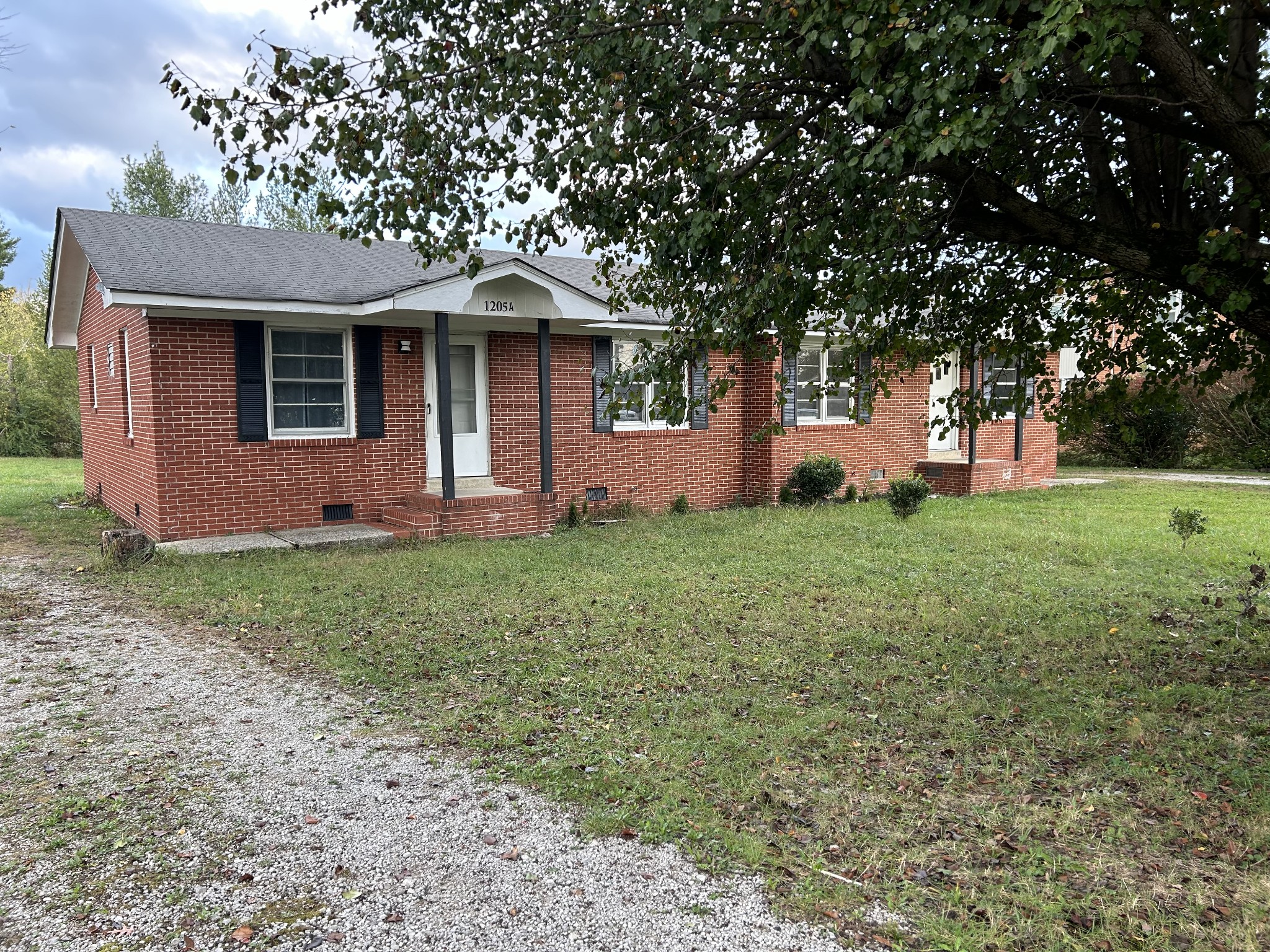 1205 Kefauver St