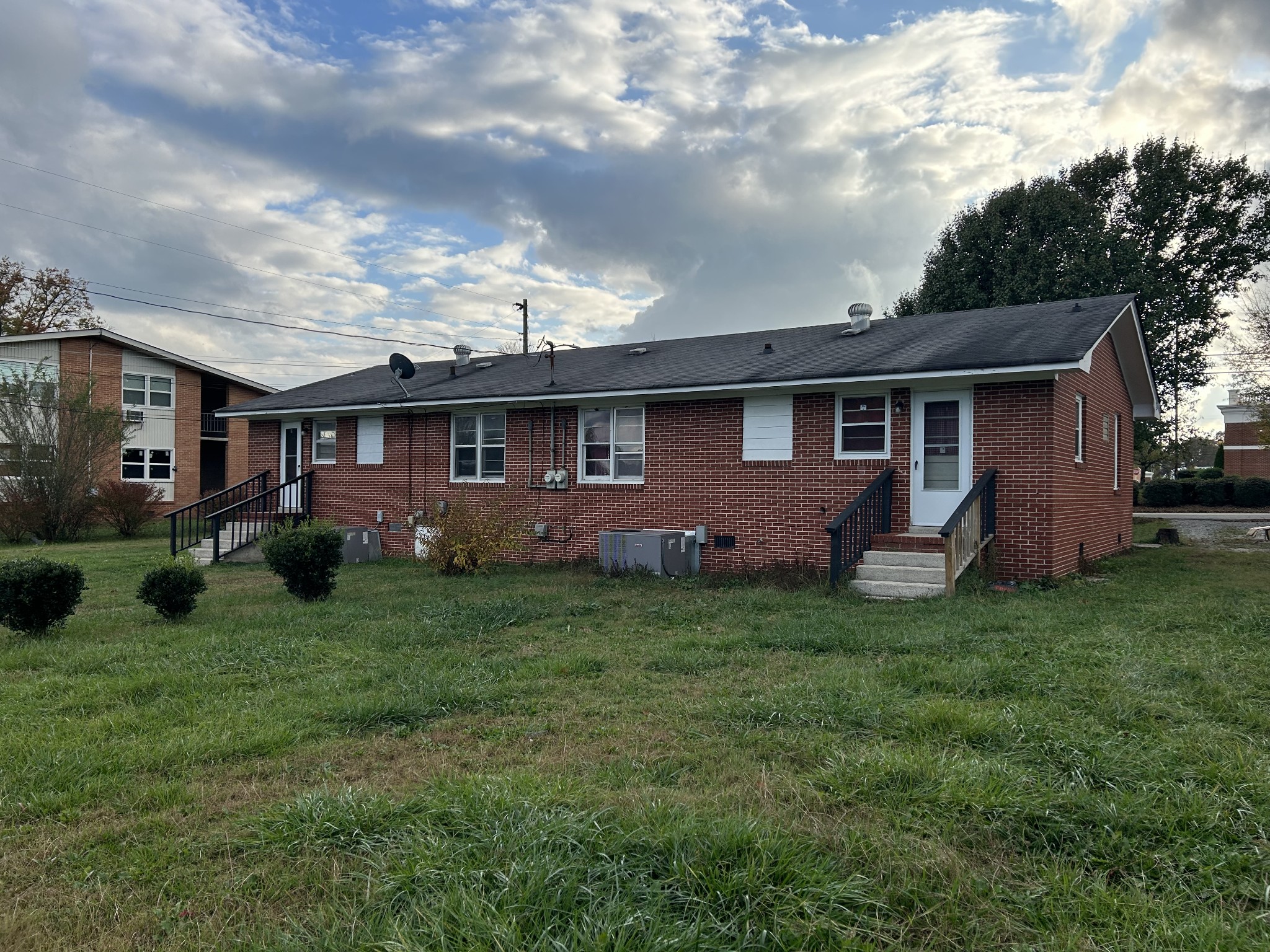 1205 Kefauver St
