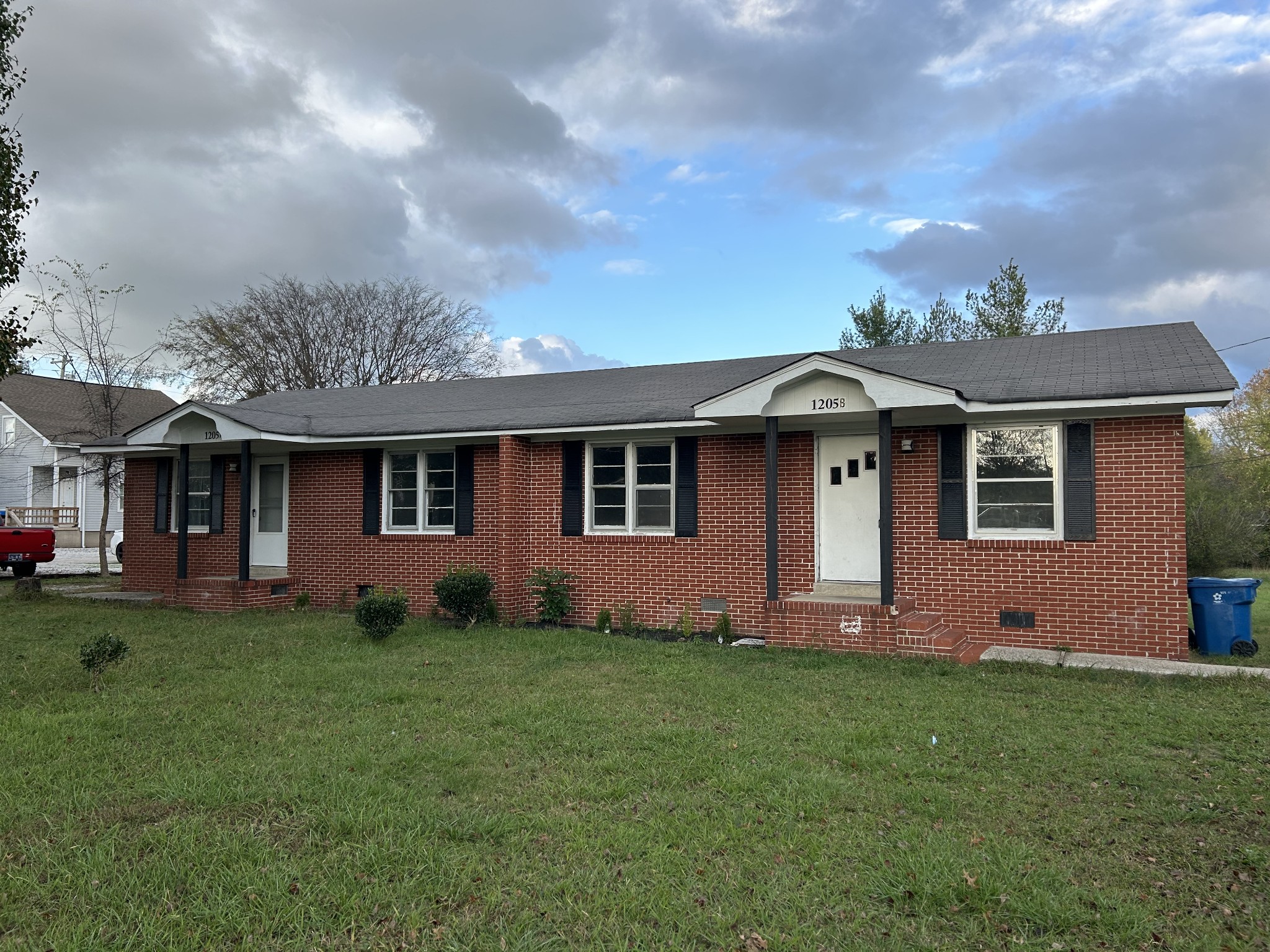 1205 Kefauver St