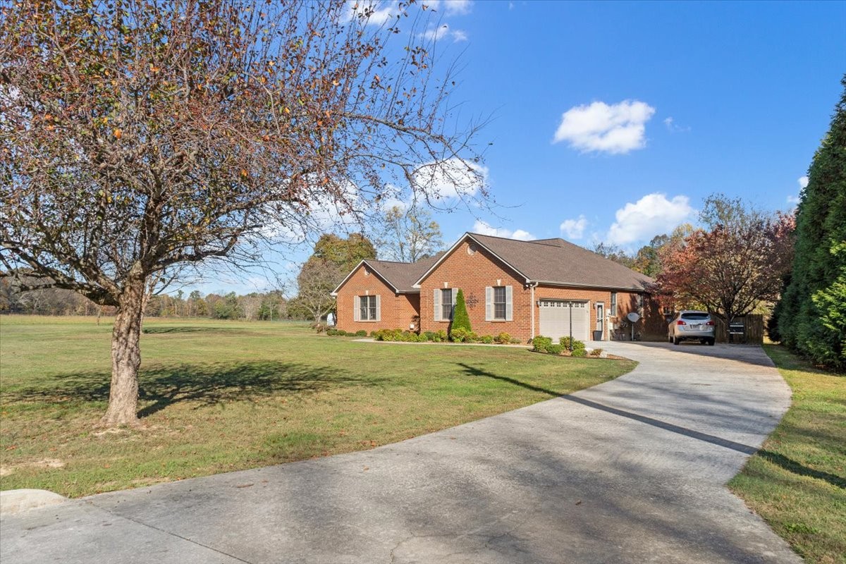 220 Flora Ln