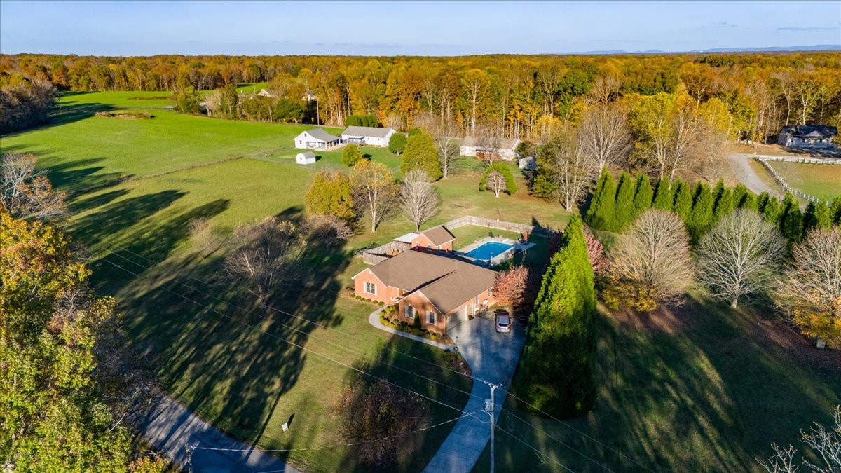 220 Flora Ln