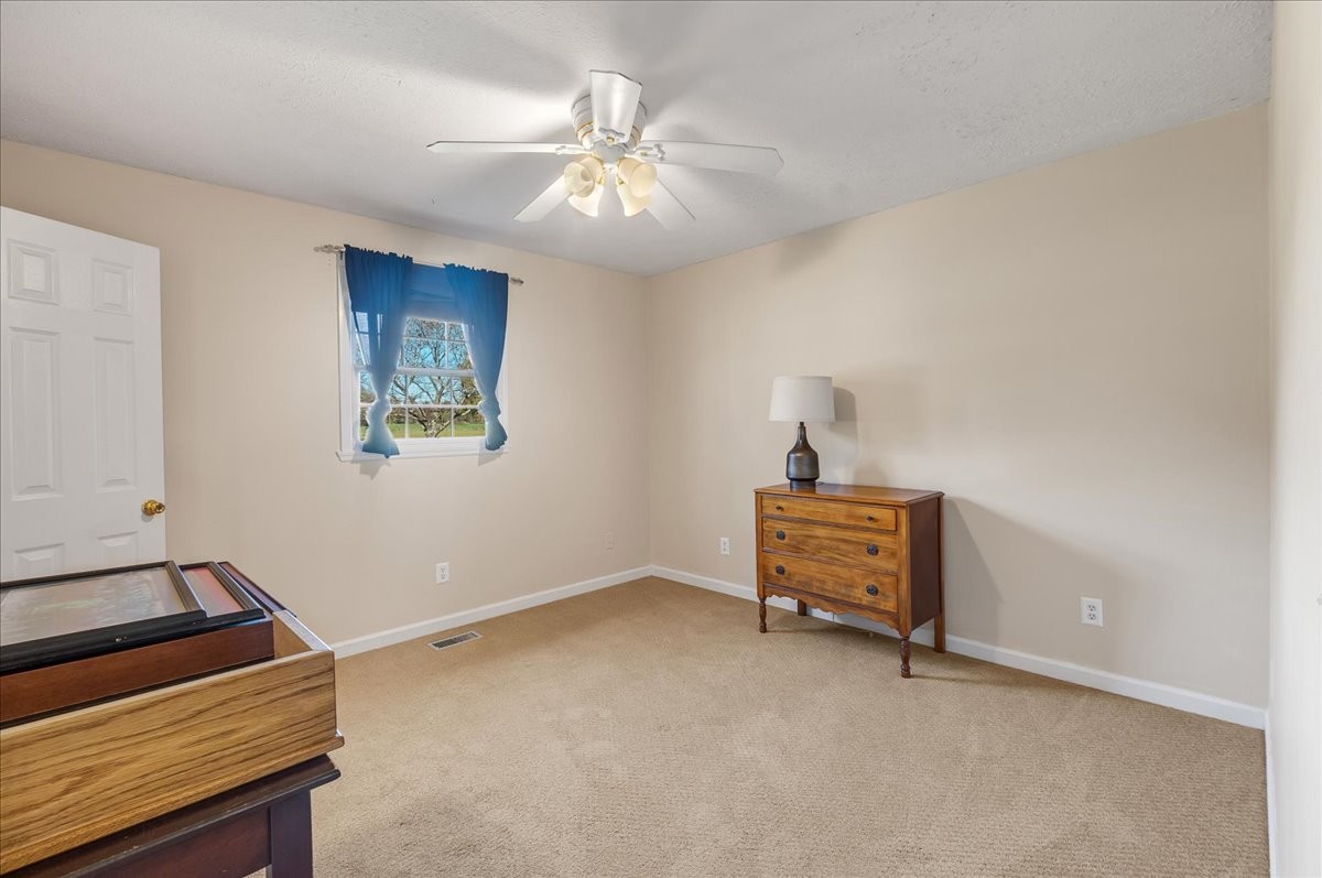 220 Flora Ln