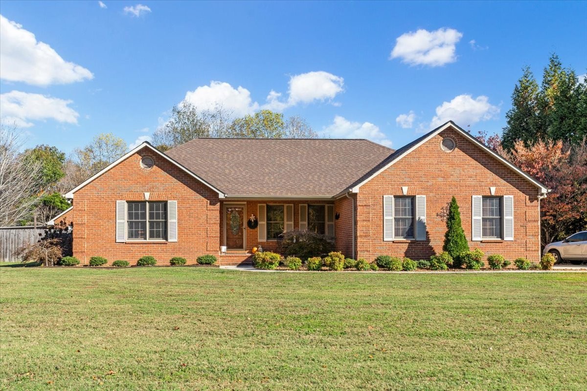 220 Flora Ln