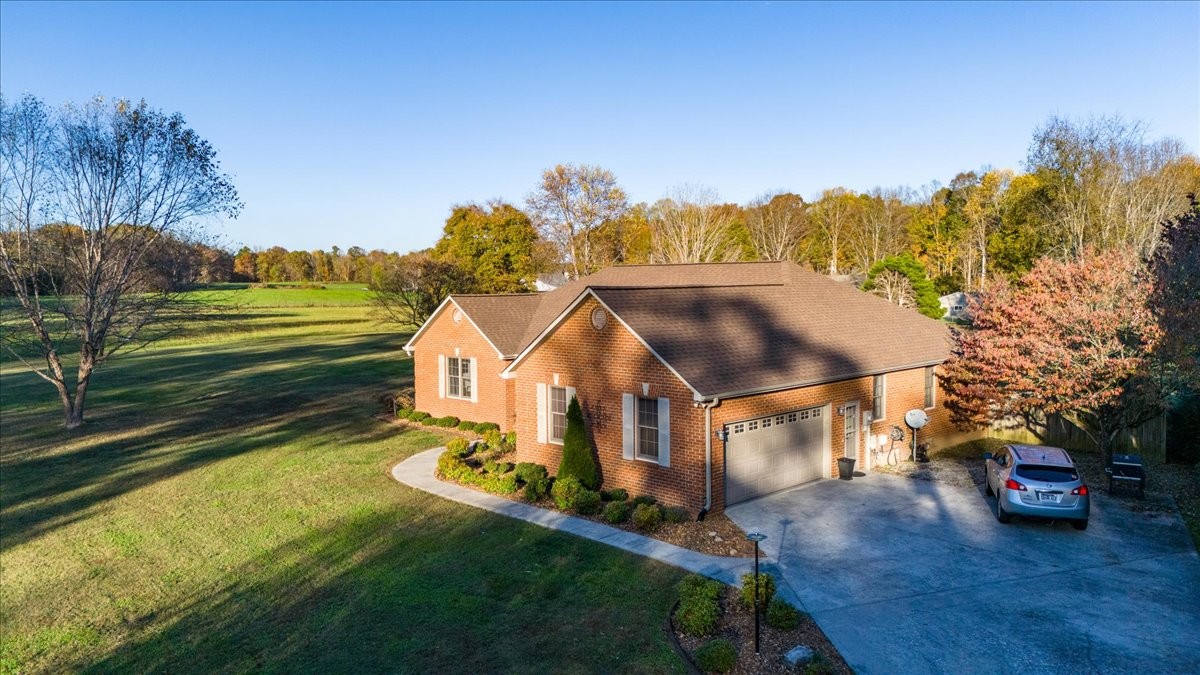 220 Flora Ln