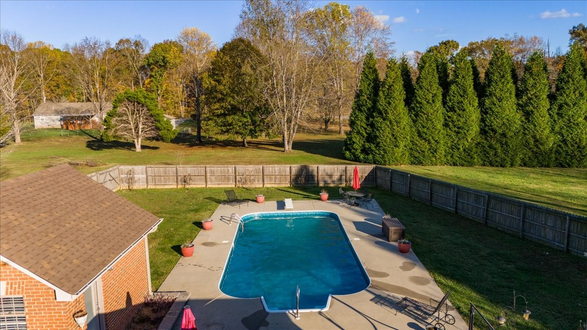 220 Flora Ln