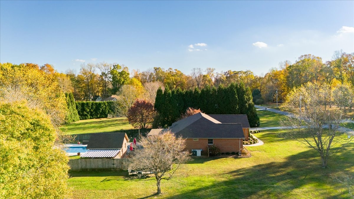 220 Flora Ln