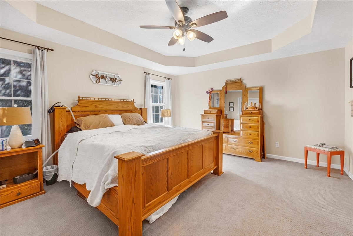 220 Flora Ln