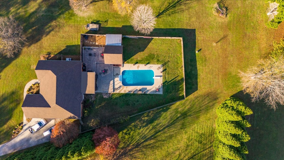 220 Flora Ln