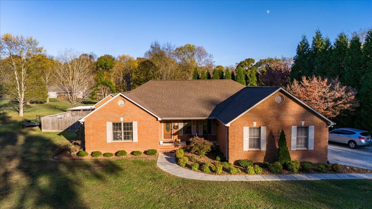 220 Flora Ln