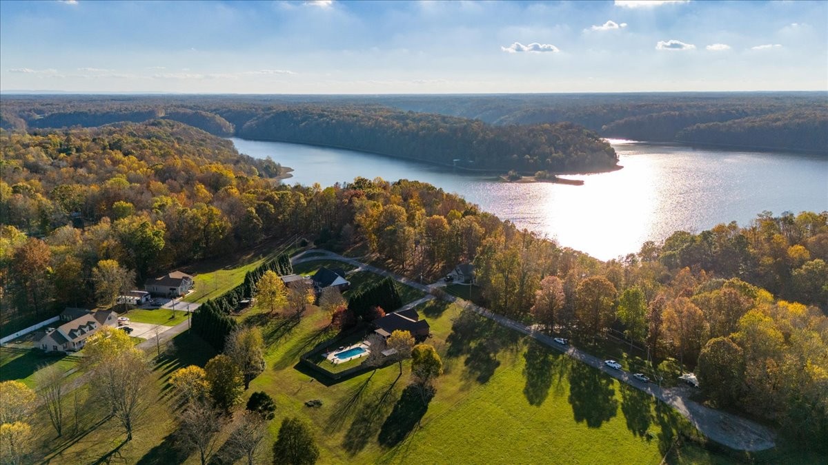 220 Flora Ln