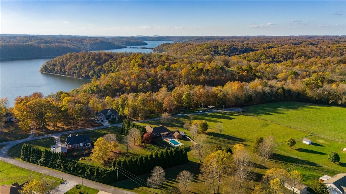 220 Flora Ln