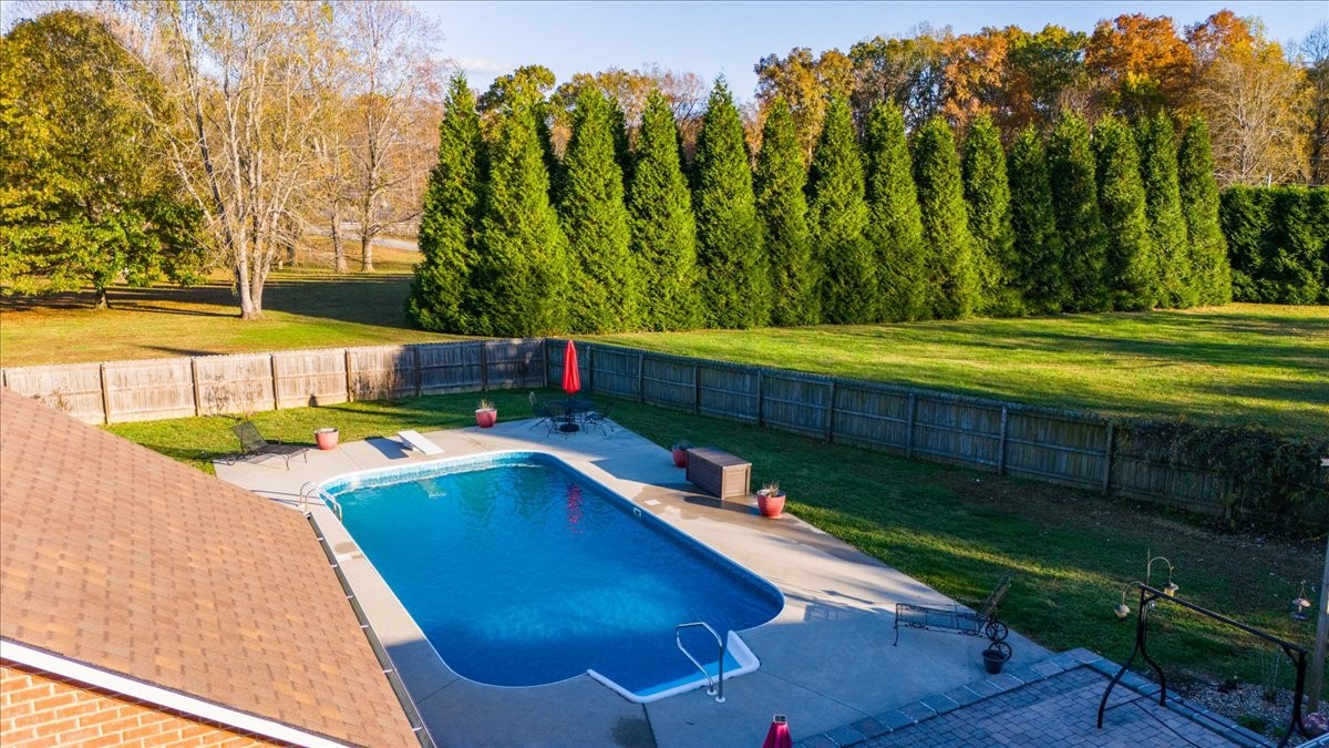 220 Flora Ln