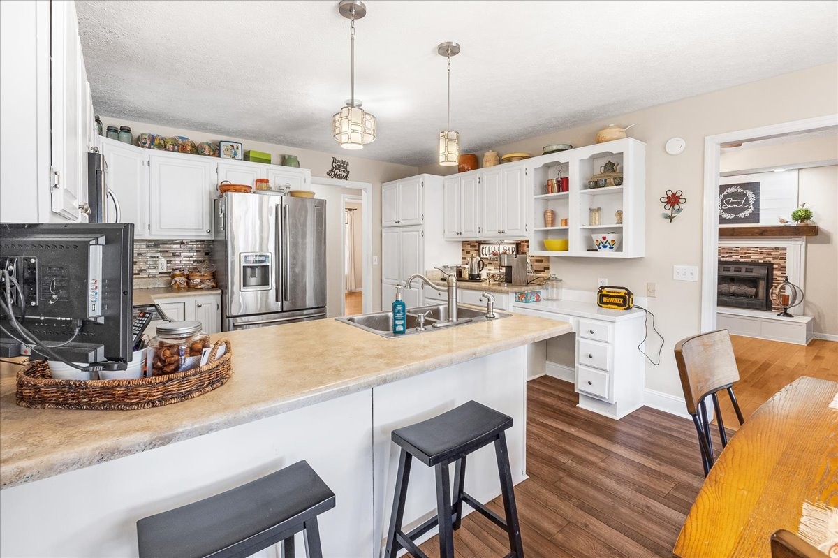 220 Flora Ln