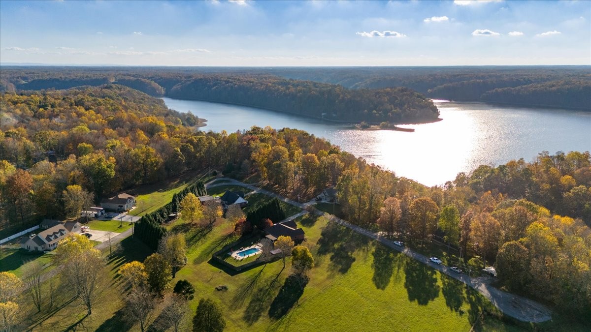 220 Flora Ln