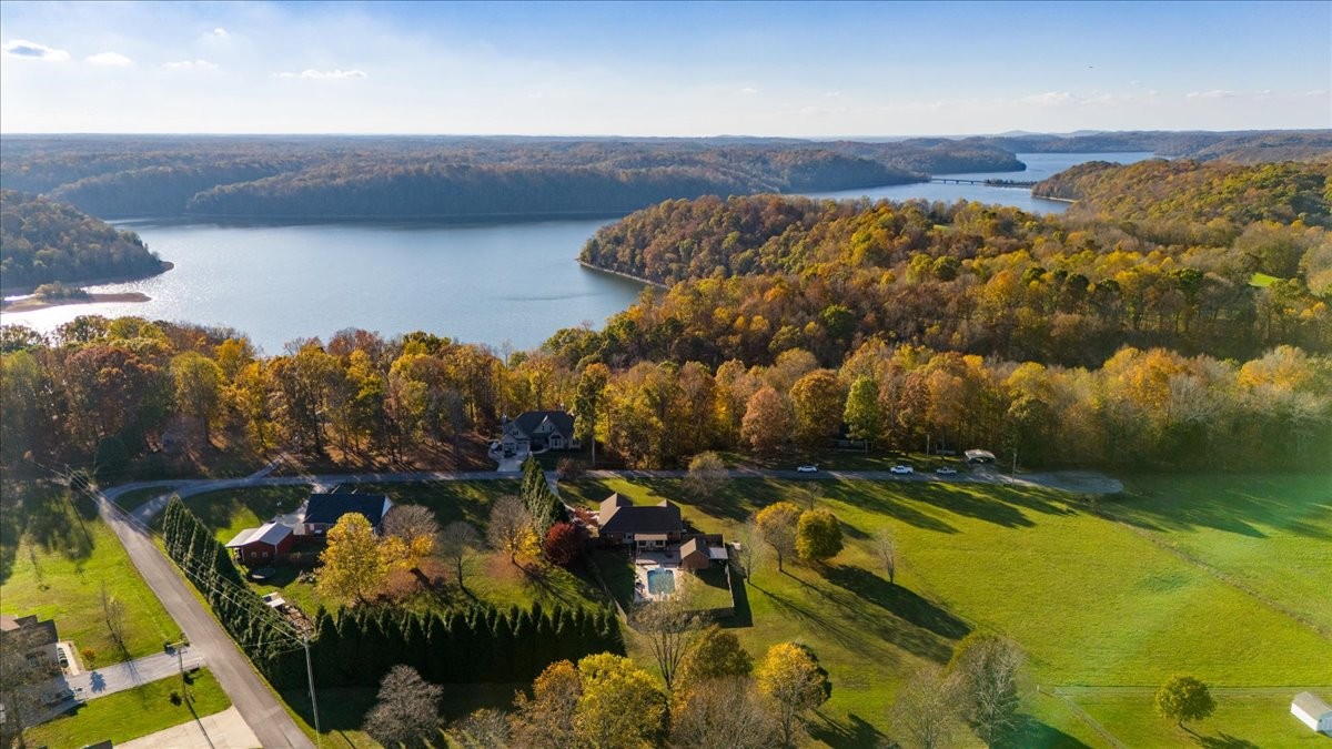 220 Flora Ln