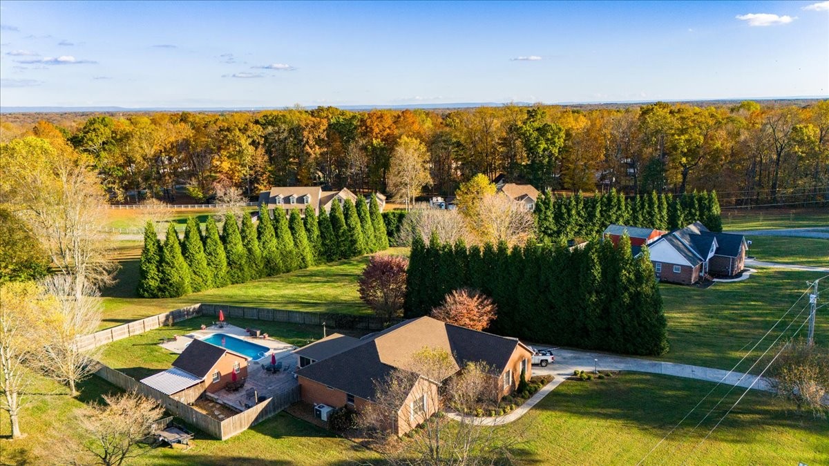 220 Flora Ln