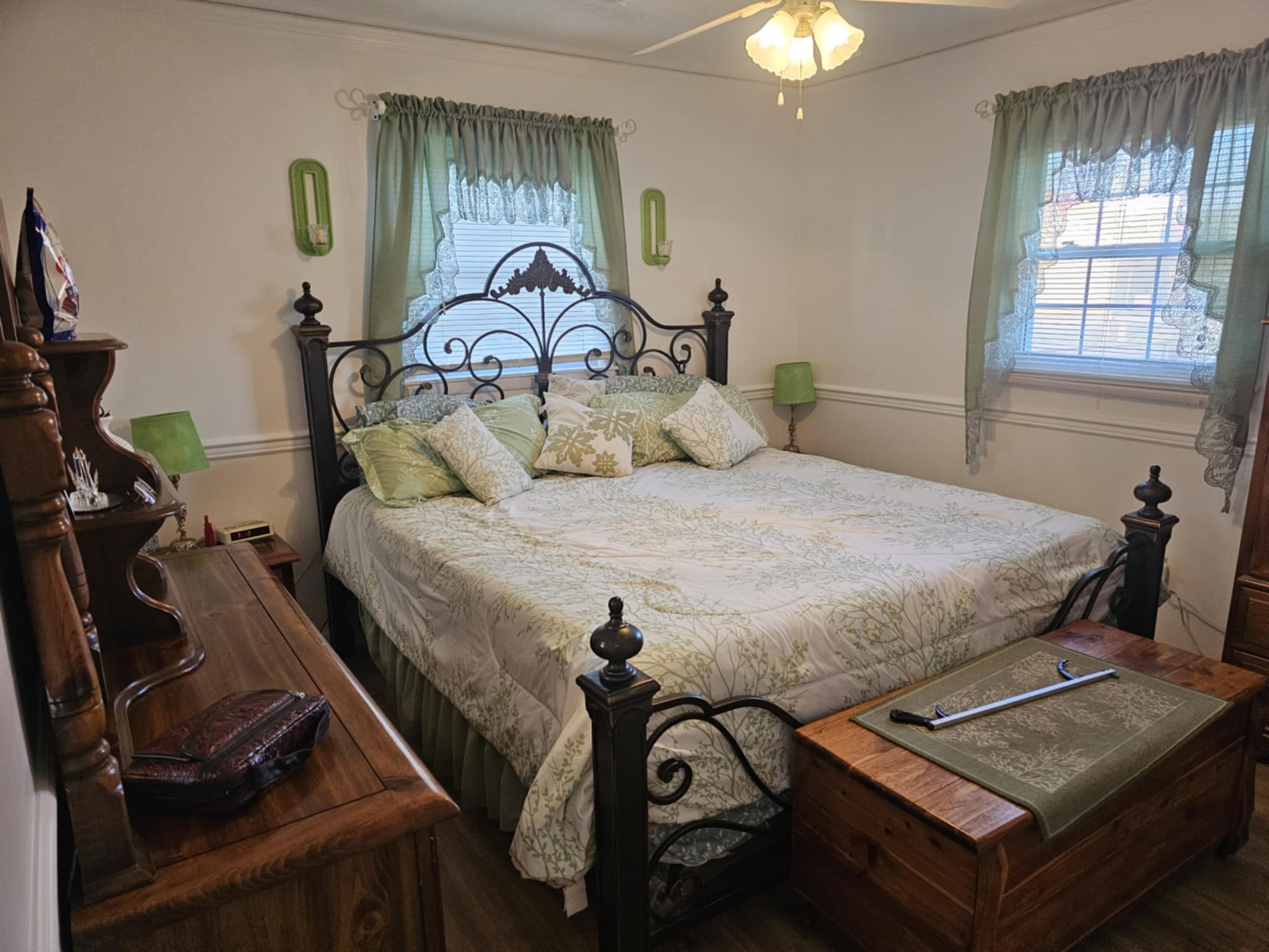 52 Hillcrest Villa Rd