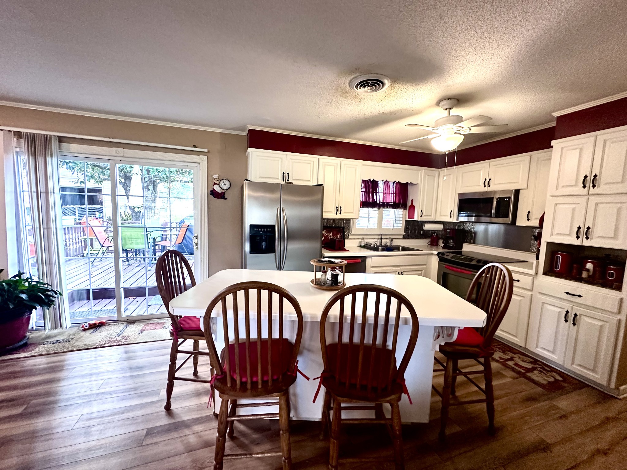 52 Hillcrest Villa Rd