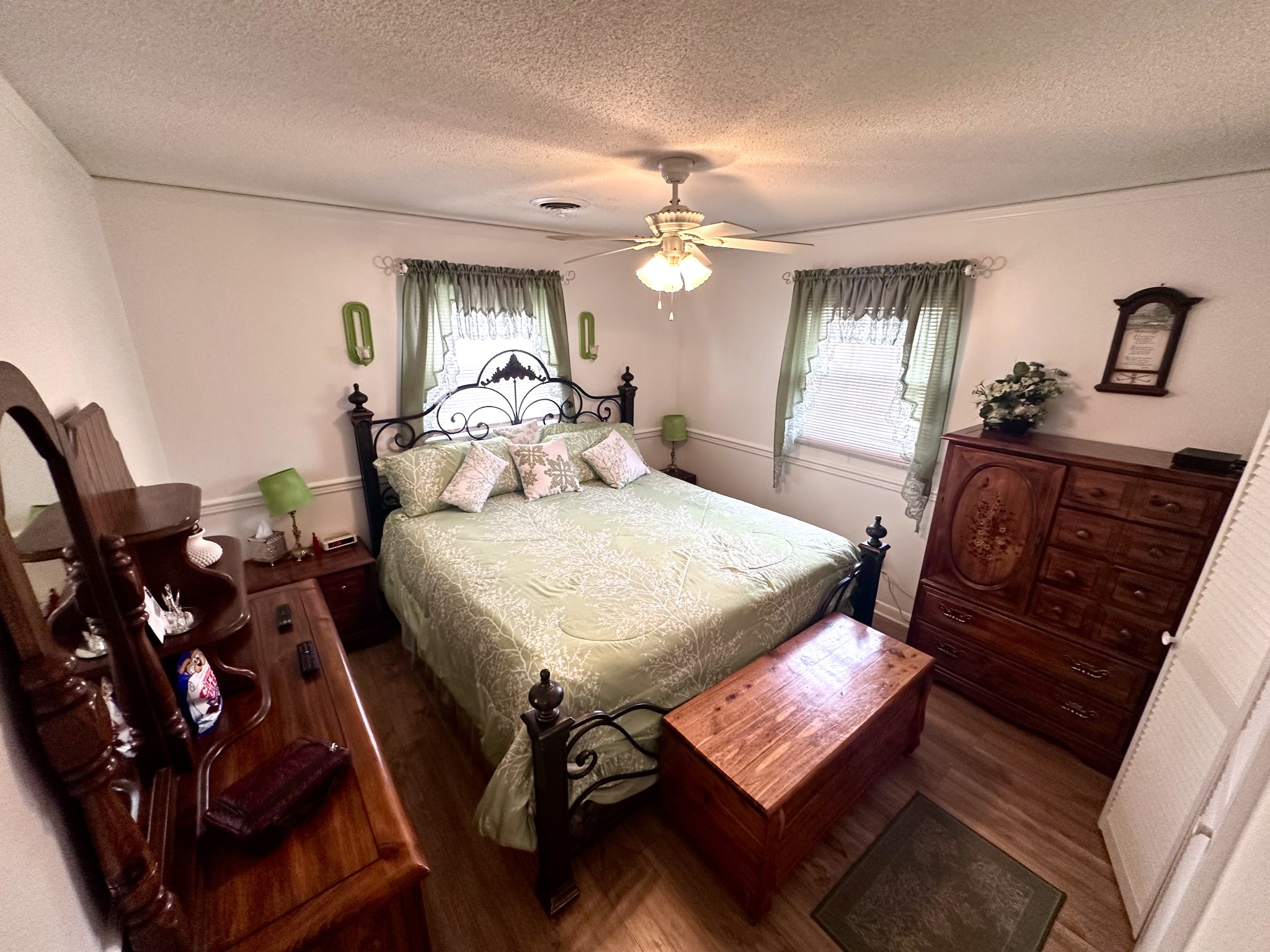 52 Hillcrest Villa Rd