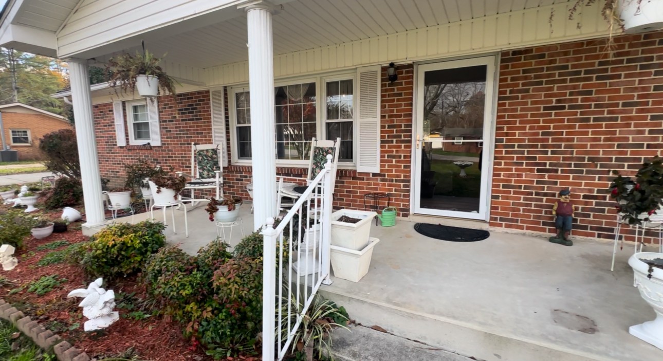 52 Hillcrest Villa Rd