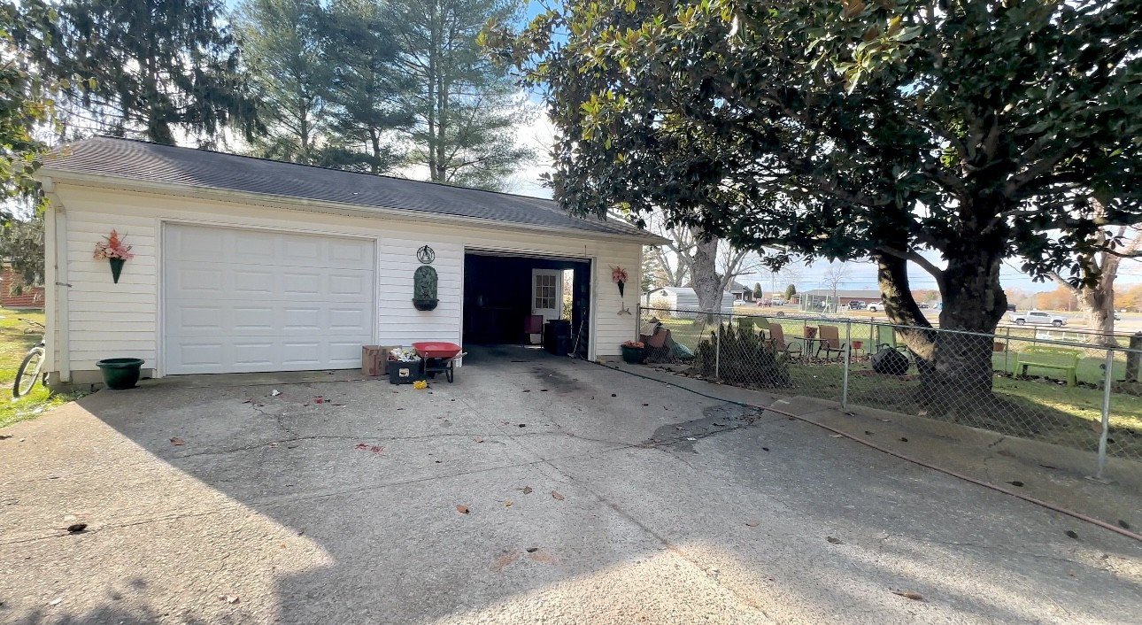 52 Hillcrest Villa Rd