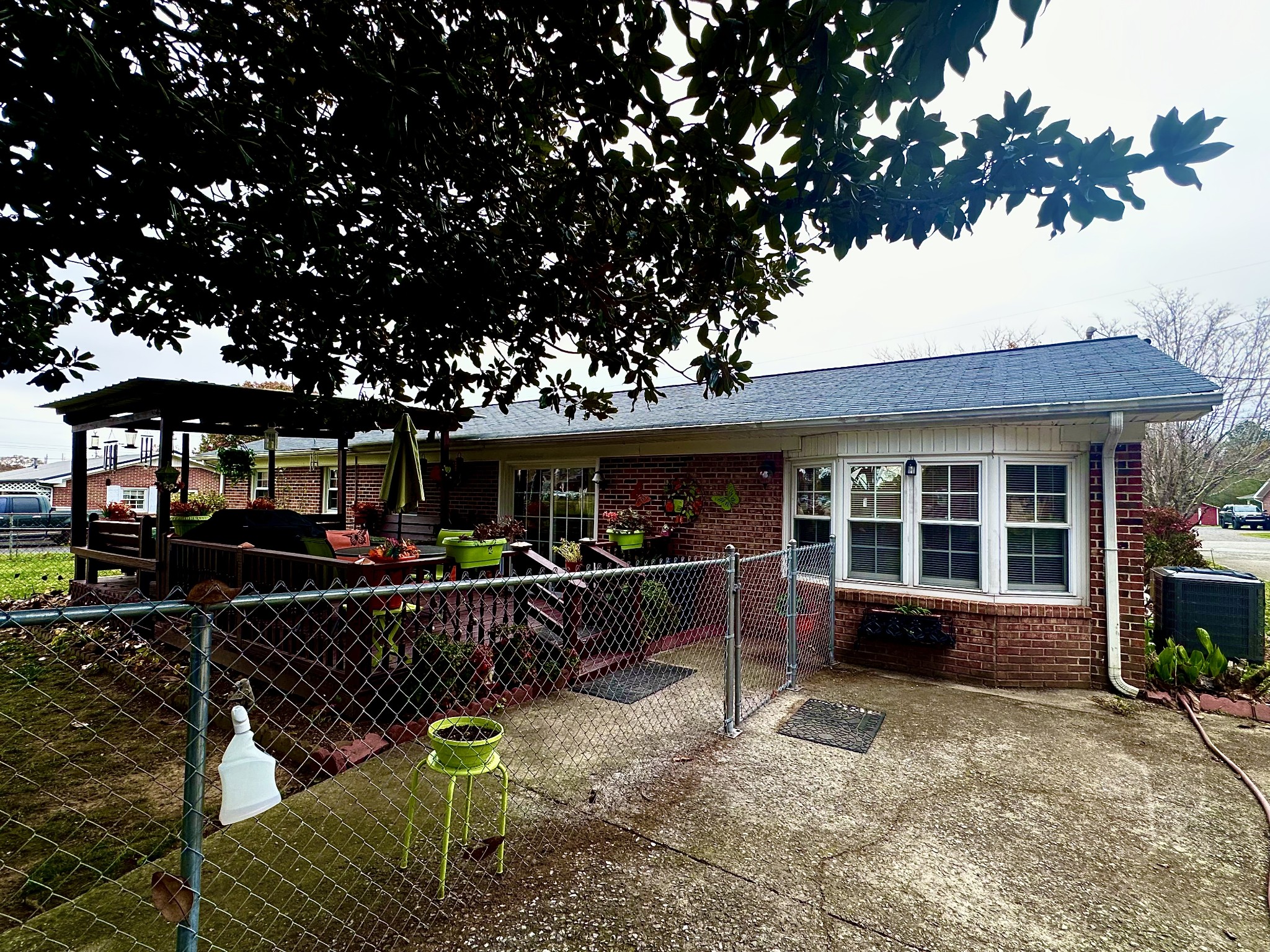 52 Hillcrest Villa Rd