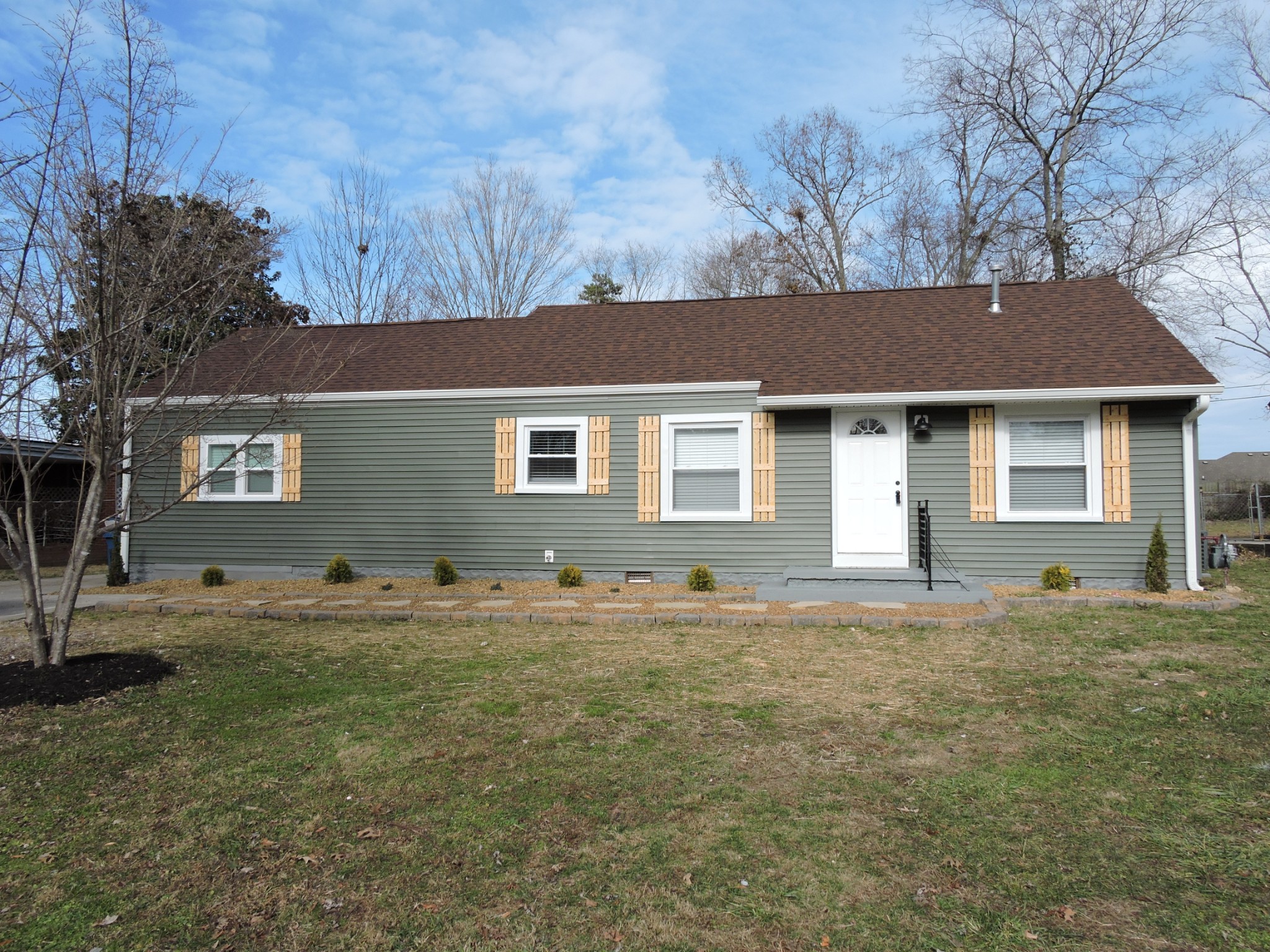 604 Riverside Dr