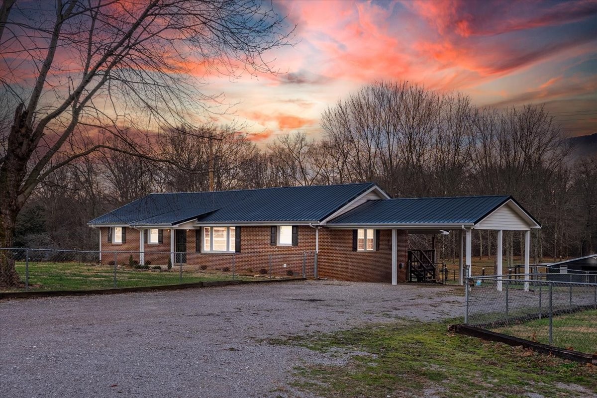838 Pete Sain Rd
