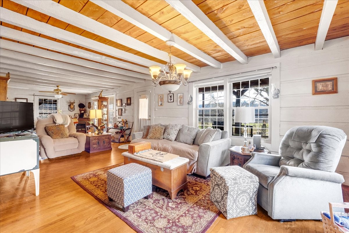 805 Parmley Hollow Rd