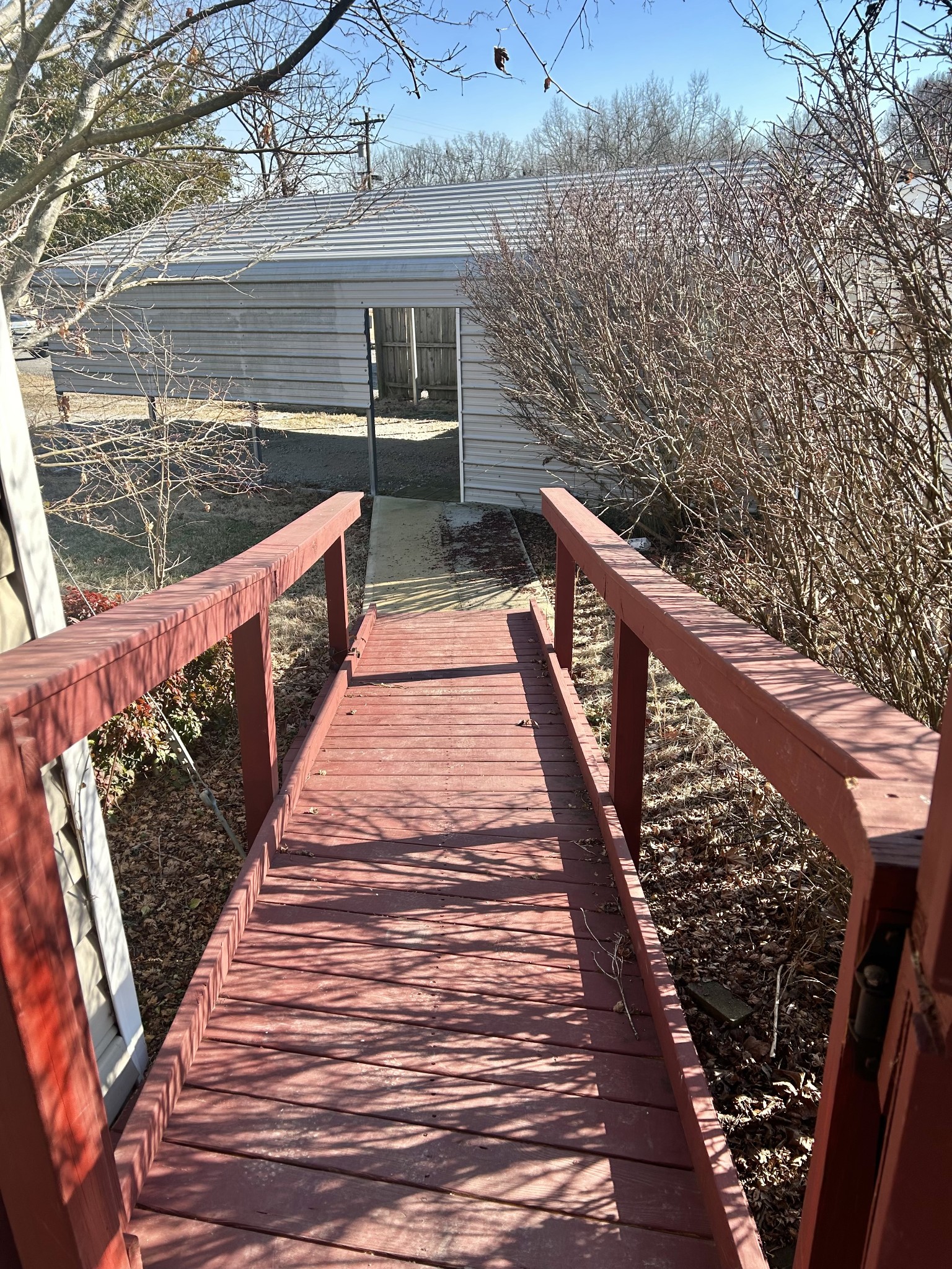 725 Lakeshore Dr