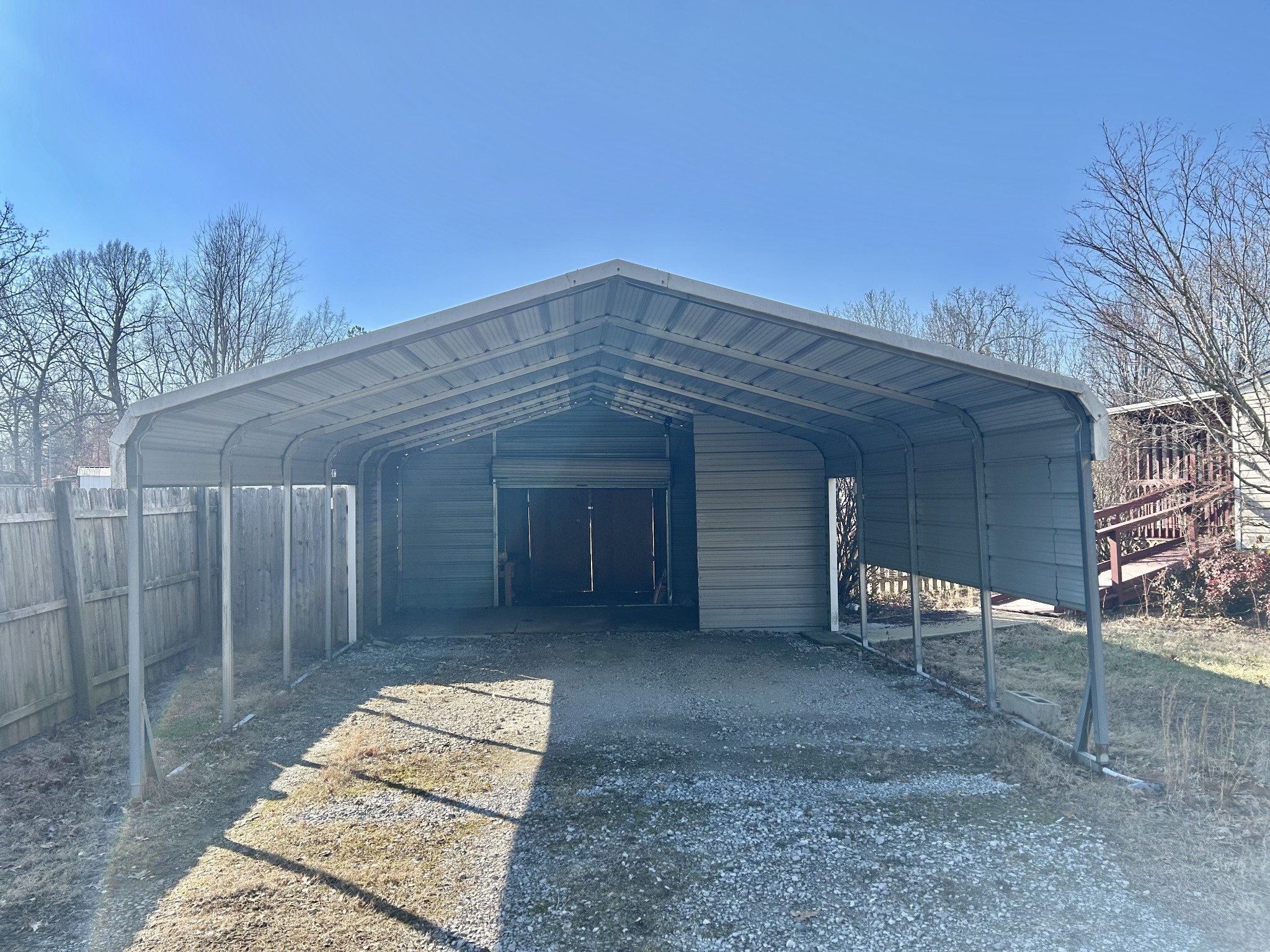 725 Lakeshore Dr