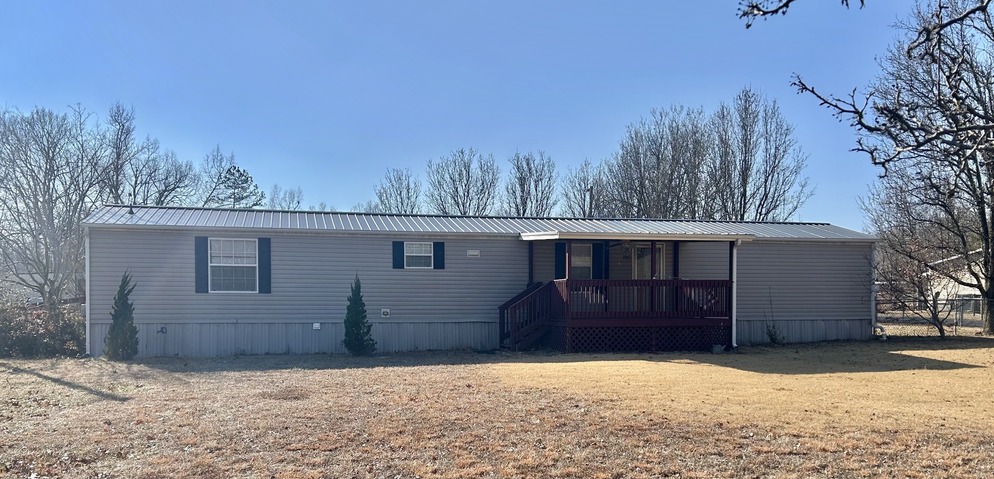 725 Lakeshore Dr