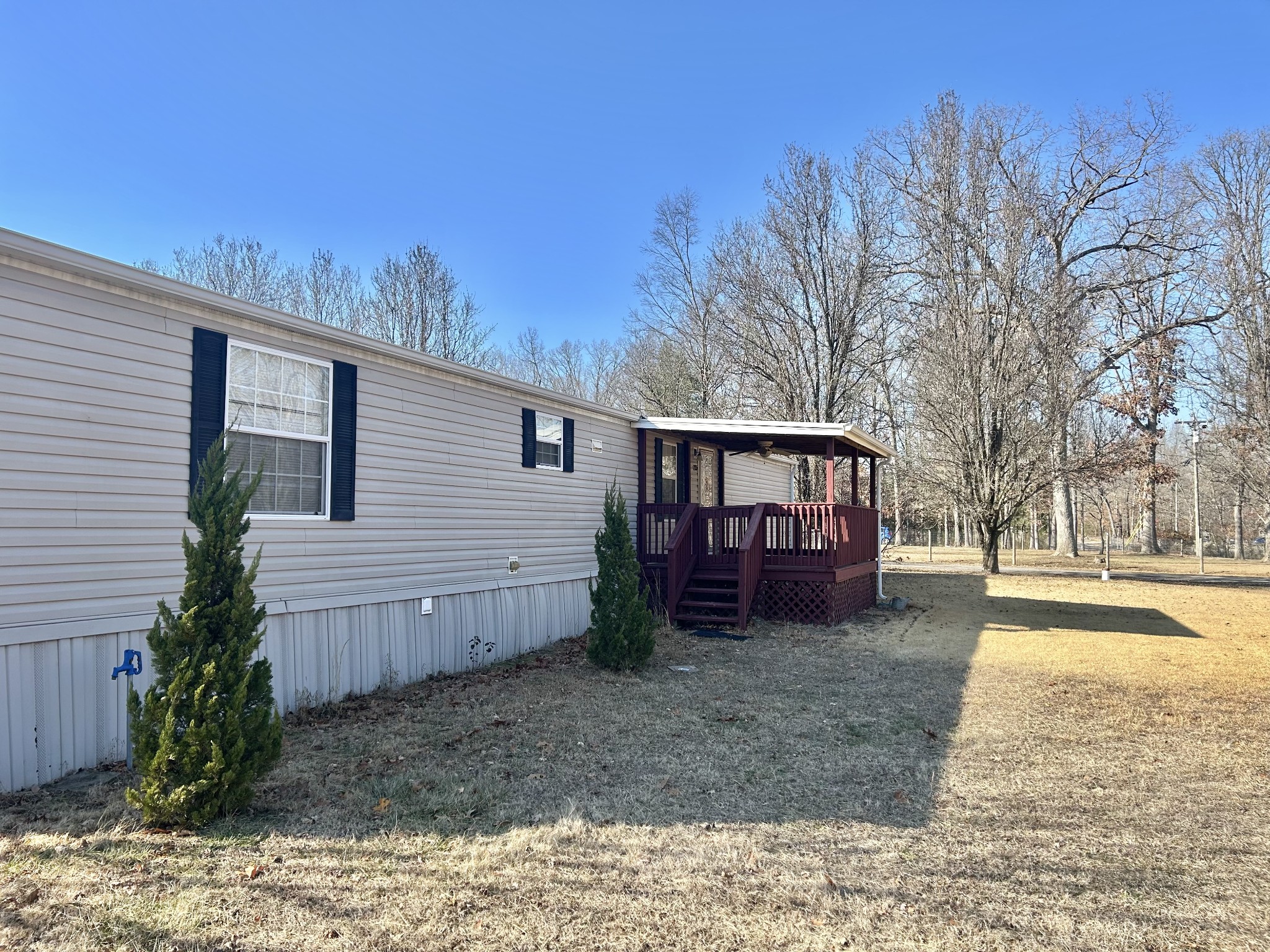 725 Lakeshore Dr