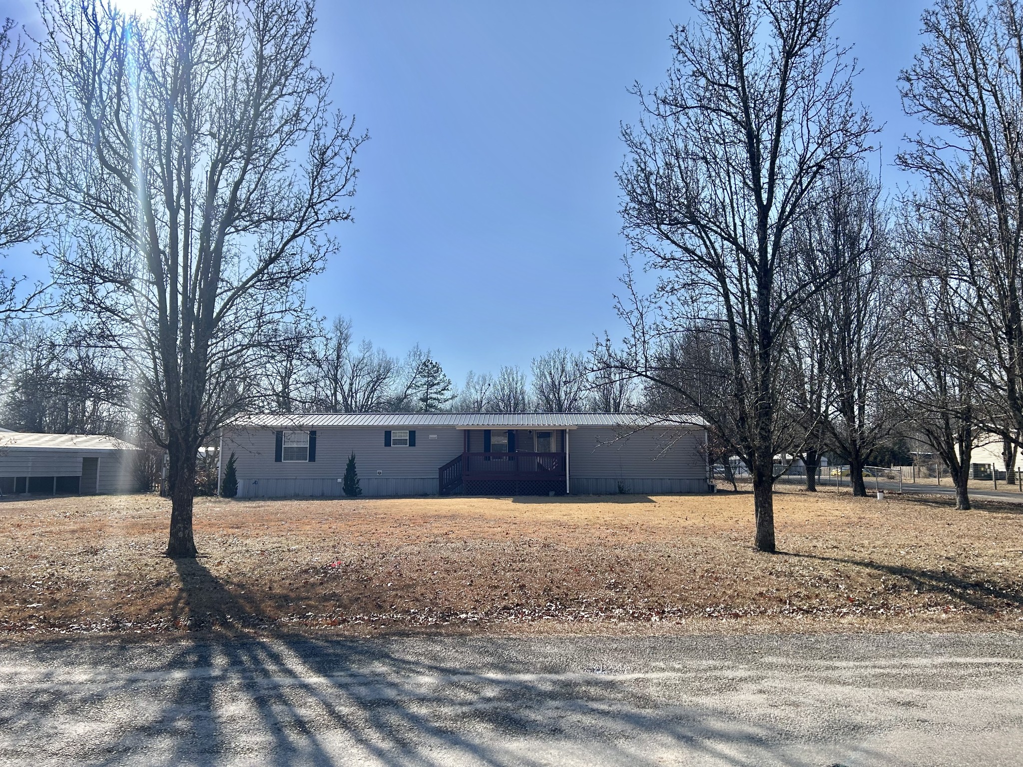 725 Lakeshore Dr