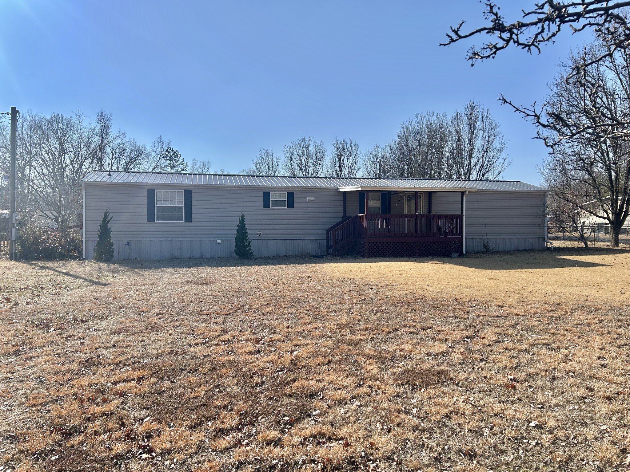 725 Lakeshore Dr